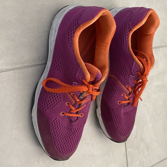 Vionic tennis shoes 8.5 - Picture 5 of 6